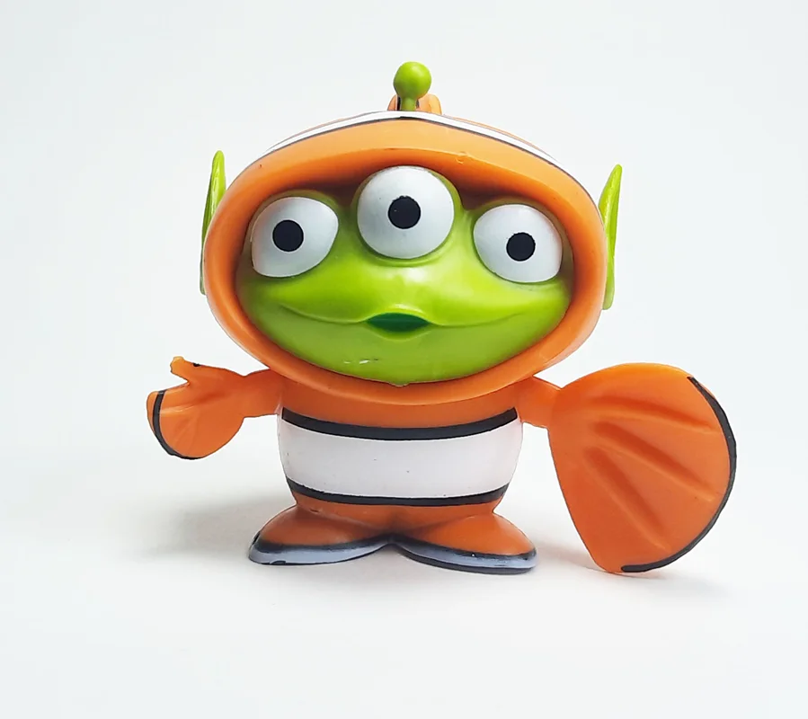 فیگور بیگانه سهچشمی در لباس نمو نمای جلو