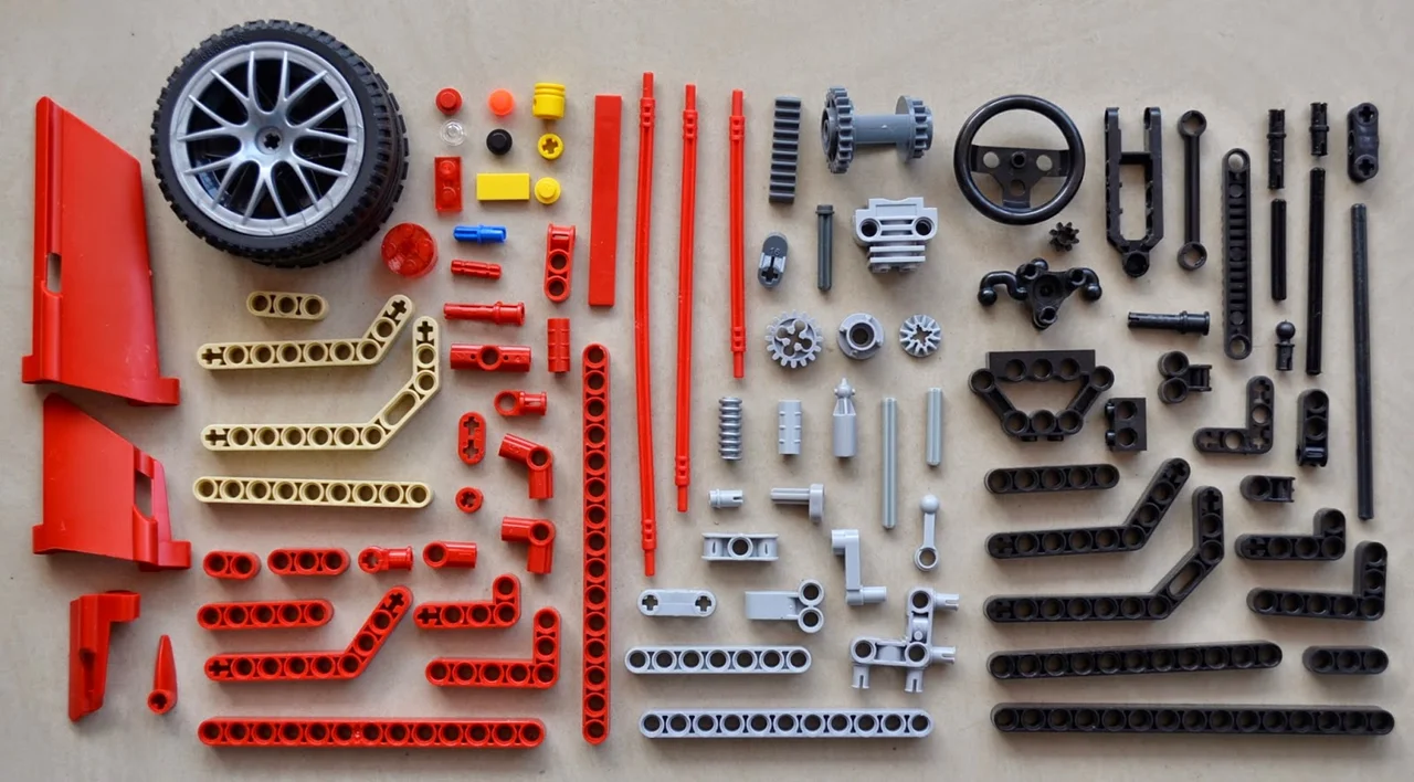 نمای نزدیک از قطعات و جزئیات Building Blocks JiSi Famous Racing Ferarri lego 3333