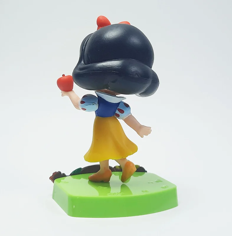 نمای پشت فیگور سفید برفی Snow White Figure با جزئیات دقیق موها