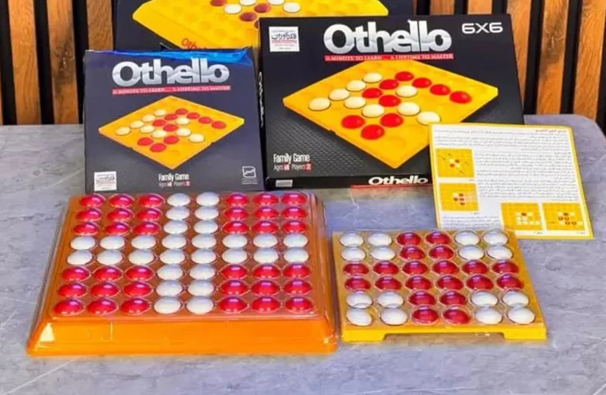 صفحه بازی اوتللو ۶×۶ Othello روی میز