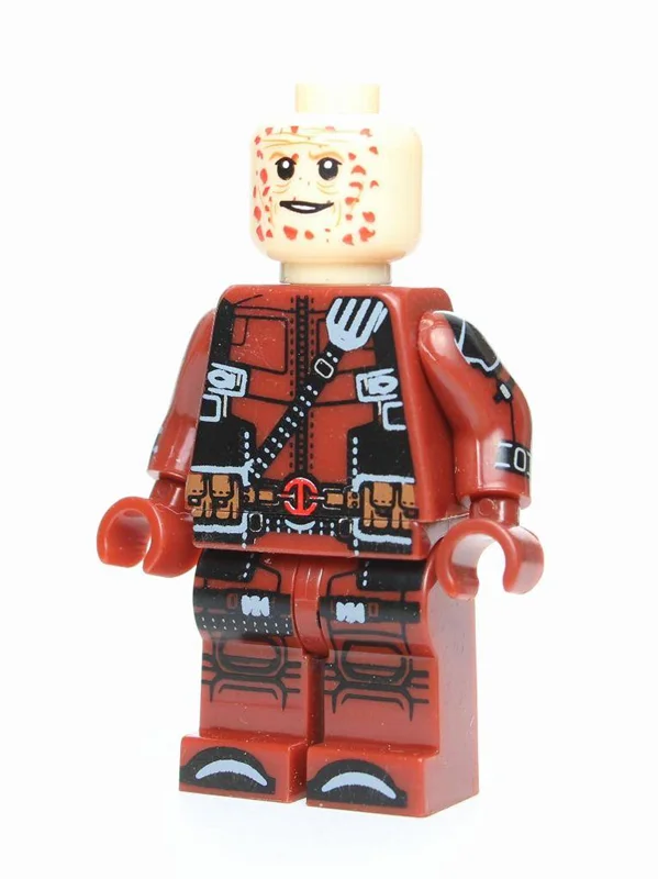 MiniFigure لگو ددپول با شمشیر و تفنگ
