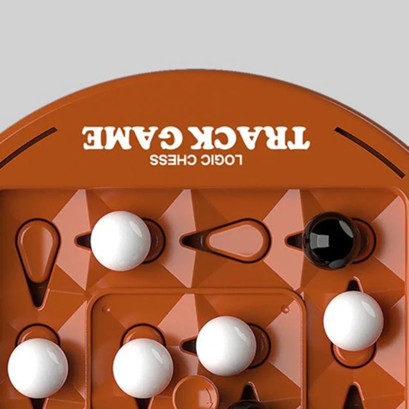تصویر مهرهها از زاویه نزدیک در شطرنج اوربیتال Orbital Chess