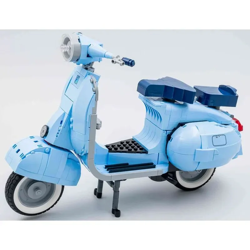 نمای کامل لگو Vespa 125 ساخته شده
