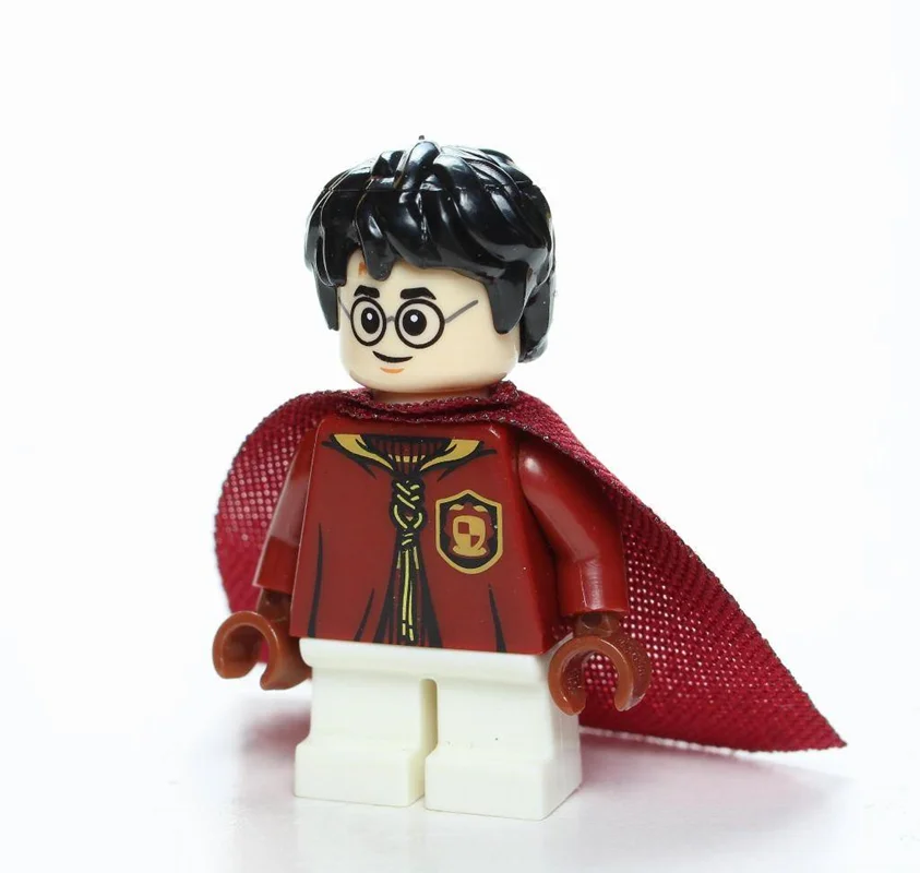 زاویه کنار مینی فیگور هری پاتر کوییدیچ