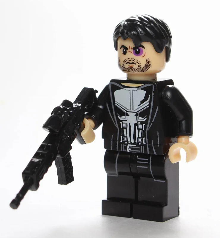 مینی فیگور پانیشر (Punisher) نتفلیکس - نمای در دست اسلحه