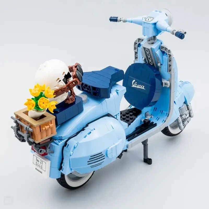 زاپاس عقب و پلاک دهه ۱۹۶۰ لگو Vespa 125