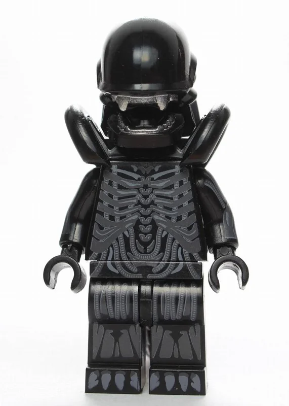 فیگور شخصیت زنومورف نمای جلو با طراحی ترسناک و جزئیات کامل