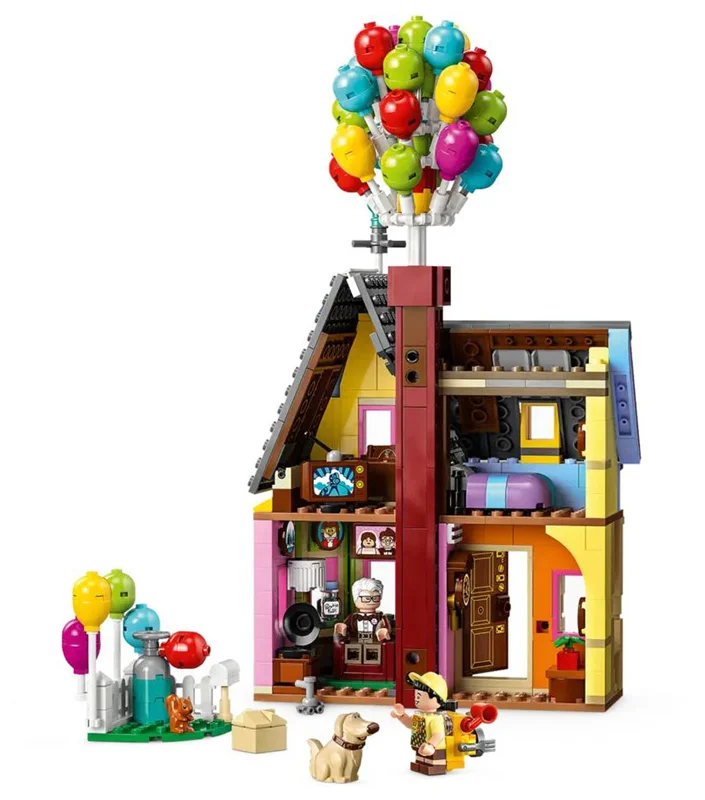 "LEGO Disney and Pixar ‘Up’ House Disney 100 - مجموعه ساختنی خانه کارل و راسل از انیمیشن UP، شامل فیگورهای کارل، راسل و داگ."