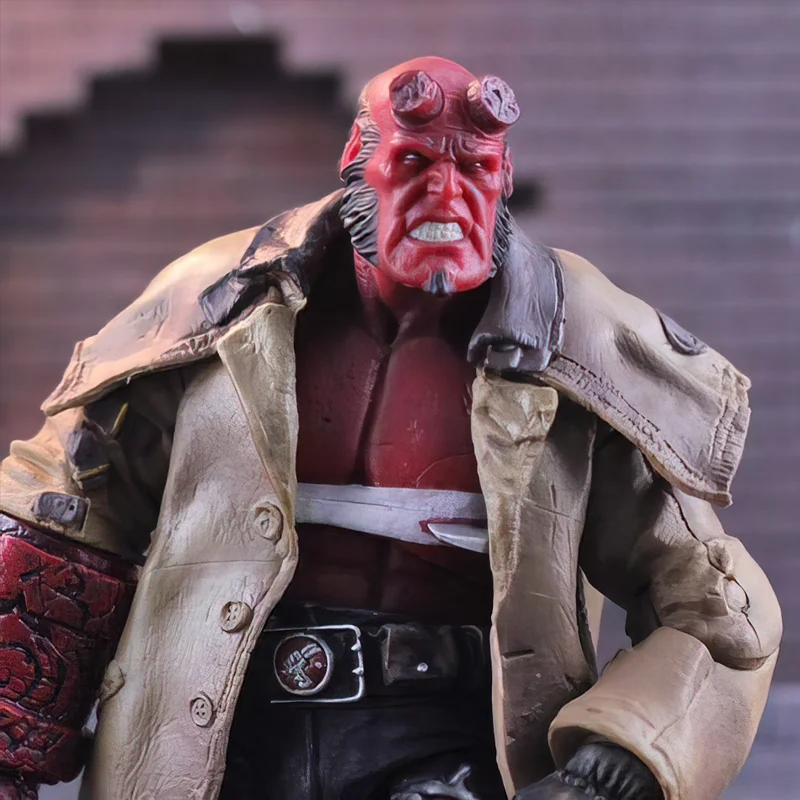 خرید فیگور مزکو «هلبوی: پسر جهنمی زخمی» Mezco Hellboy Wounded Hellboy Ver HB Series II Figure