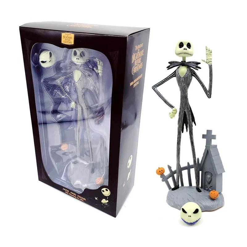نمای کامل فیگور Jack Skellington در کنار جعبه