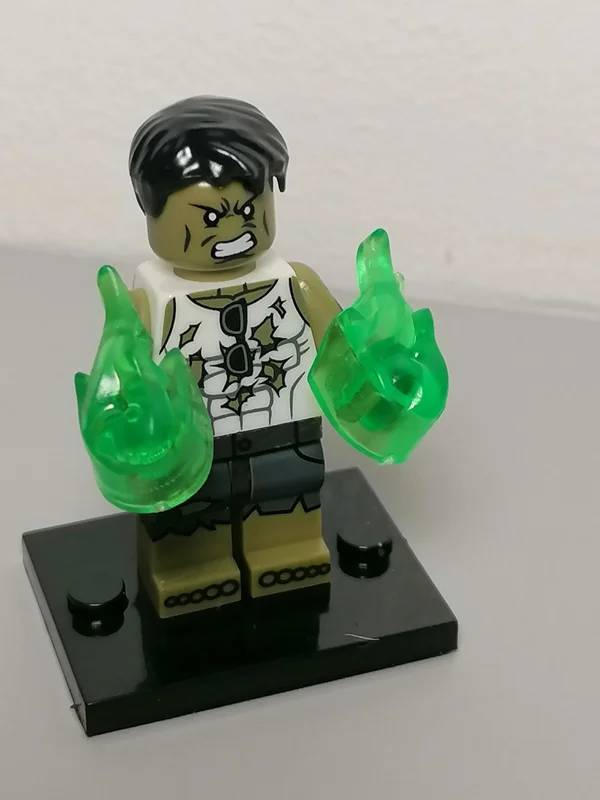 مینی فیگور   هالک Pogo Hulk – زاویه سهبعدی از سمت راست