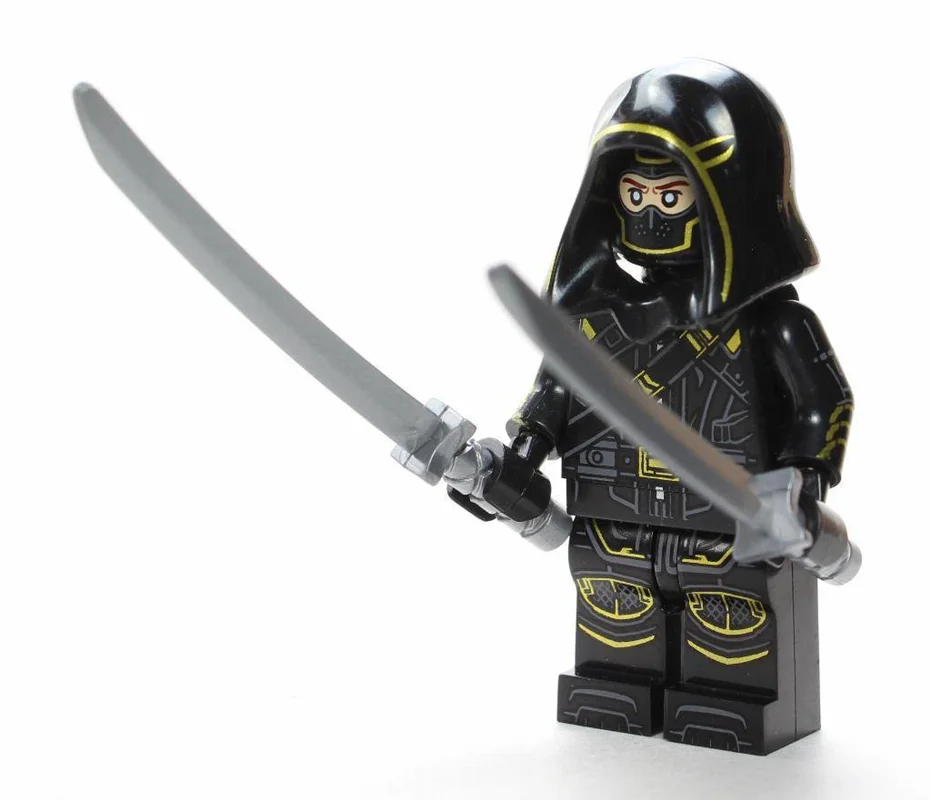 فیگور شخصیت رونین نمای مورب جلو با ماسک و شمشیرهای دوگانه