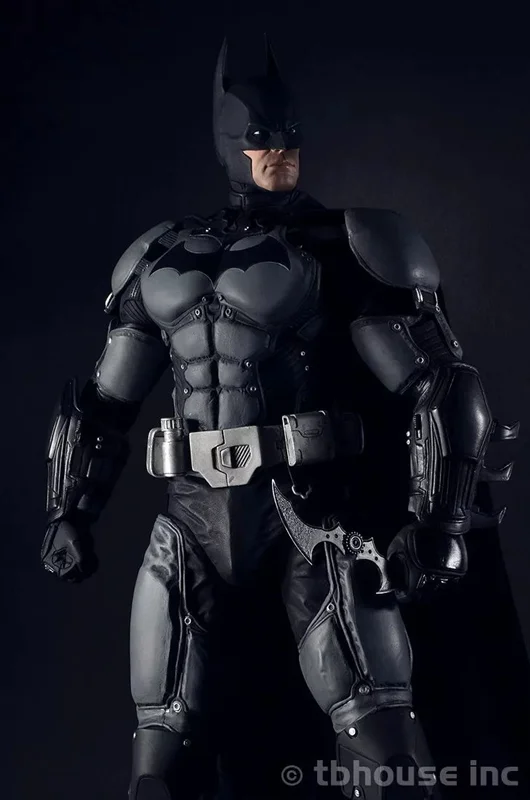 نمایش دقیق طراحی لباس بتمن در فیگور Arkham Origins