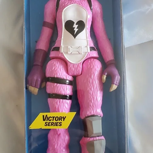 فیگور جزویرز فورتنایت رهبر تیم کادل «خانم خرس صورتی»