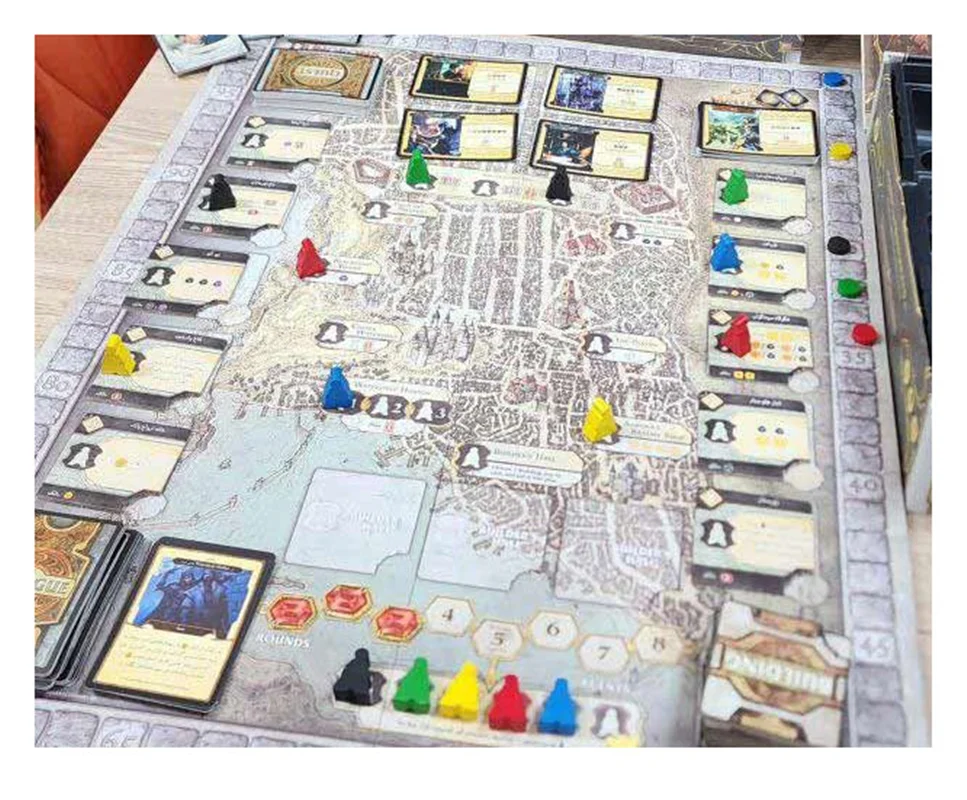 نمای برد بازی اربابان واتردیپ به همراه کارت های در حال بازی