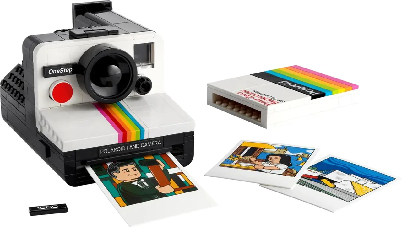 "LEGO Polaroid OneStep SX-70 Camera 21345 - مجموعه ساختنی دوربین کلاسیک پولارید با جزئیات دقیق و طراحی زیبا."