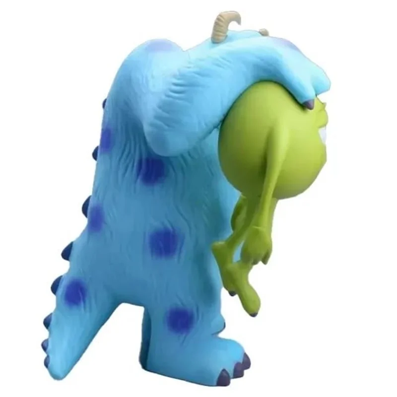 نمای کنار از فیگور سالیوان و مایکی