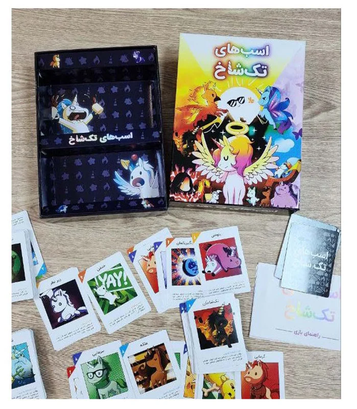 محتویات جعبه باز شده بازی اسبهای تکشاخ Unstable Unicorns