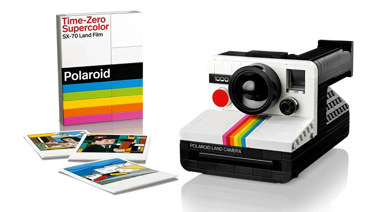 "LEGO Polaroid OneStep SX-70 Camera 21345 - مجموعه ساختنی دوربین کلاسیک پولارید با جزئیات دقیق و طراحی زیبا."