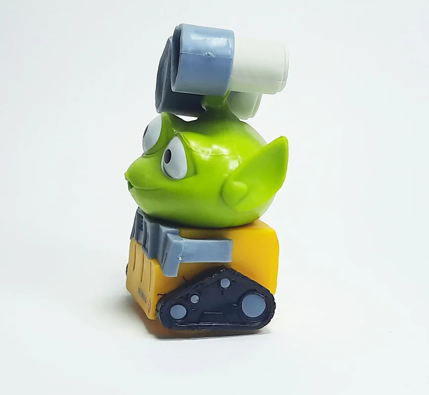 فیگور دیزنی پیکسار بیگانه سهچشمی در نقش وال-ای  نمای جانبی