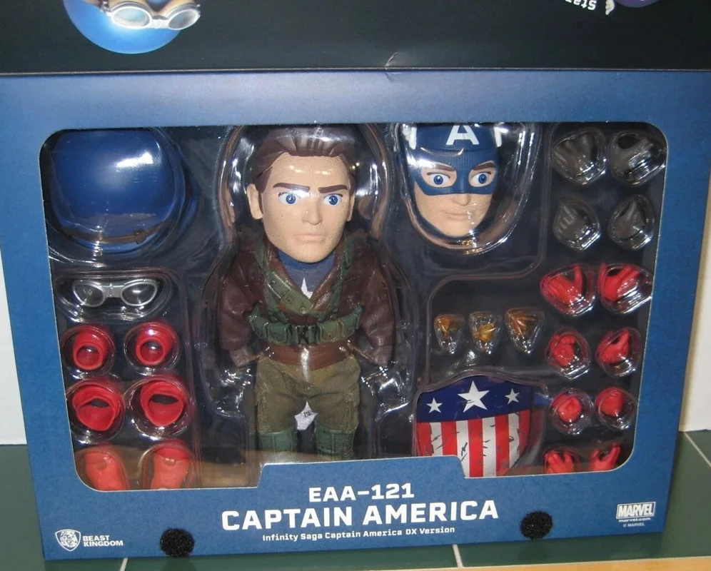 محتویات جعبه فیگور کاپیتان آمریکا - Captain America interchangeable gloves and accessories