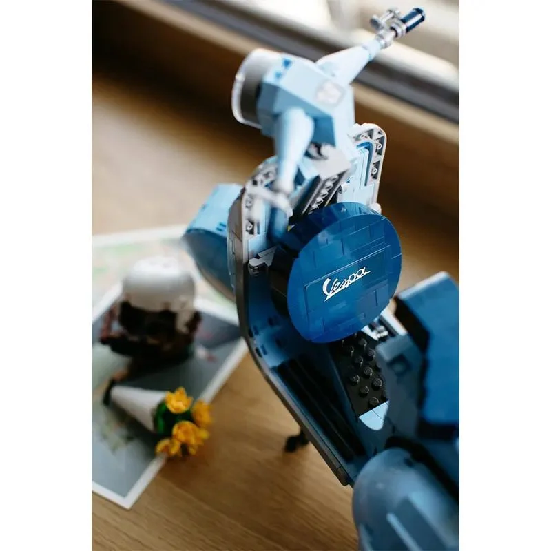 زئیات فرمان و کاور موتور لگو Vespa 125 کلاسیک