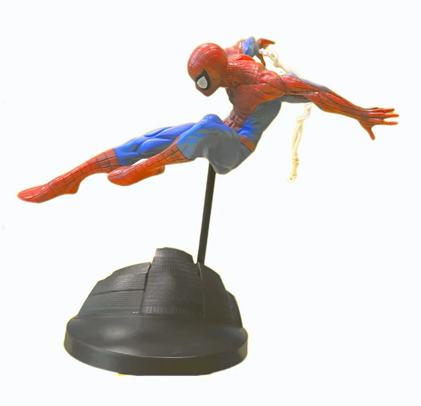 تصویر فیگور  اسپایدرمن از زاویه کناری