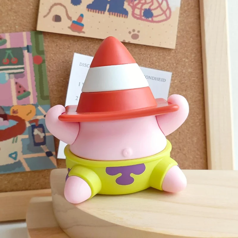 پاتریک با مخروط ترافیکی