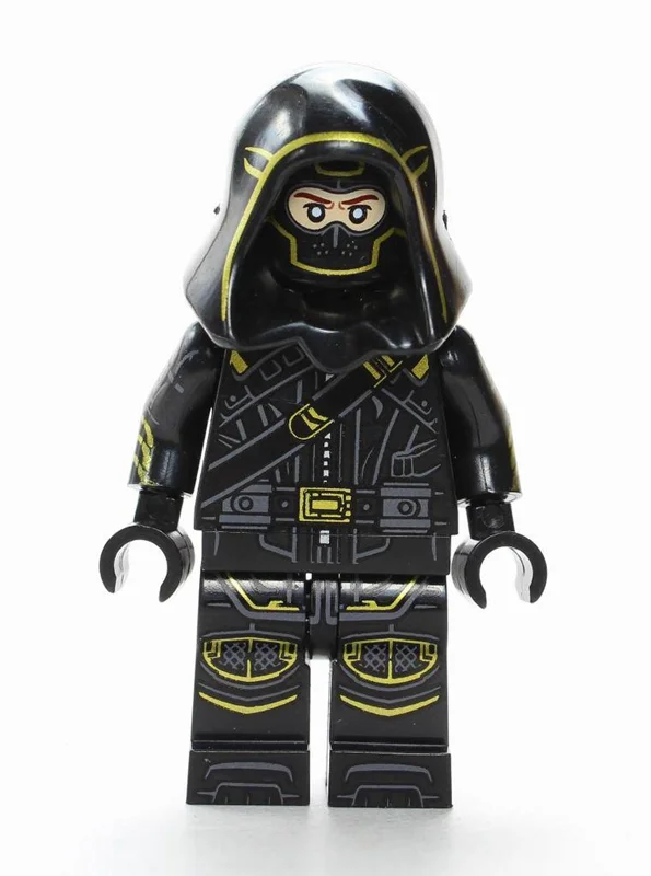 فیگور شخصیت رونین نمای جلو با لباس مشکی و جزئیات طلایی از دنیای مارول